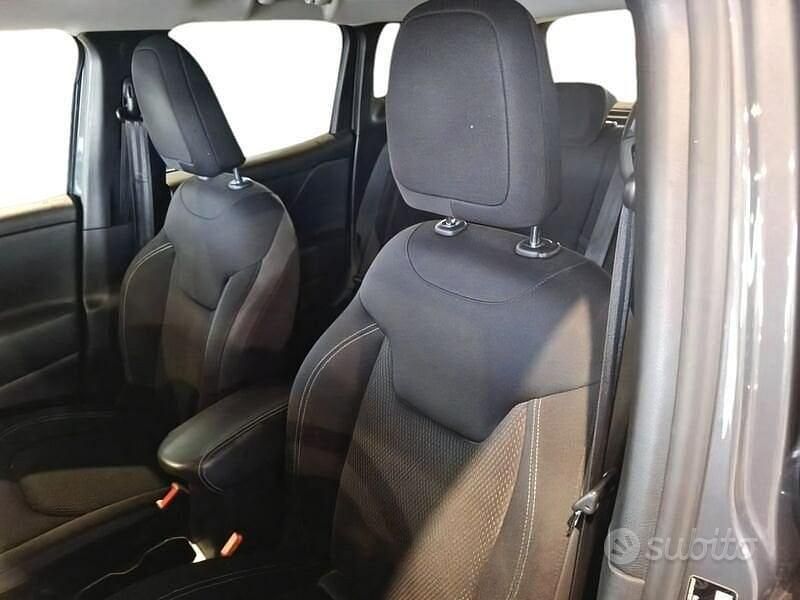 Usata Jeep Renegade Limited 131 CV (96 kW) 2021 Gray SUV