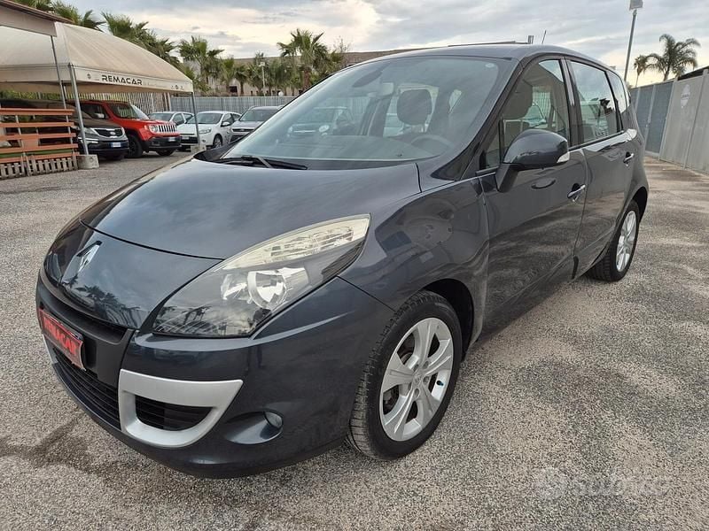 Usata Renault Scénic III Dynamique 130 CV (95 kW) 2010 Grigio Monovolume