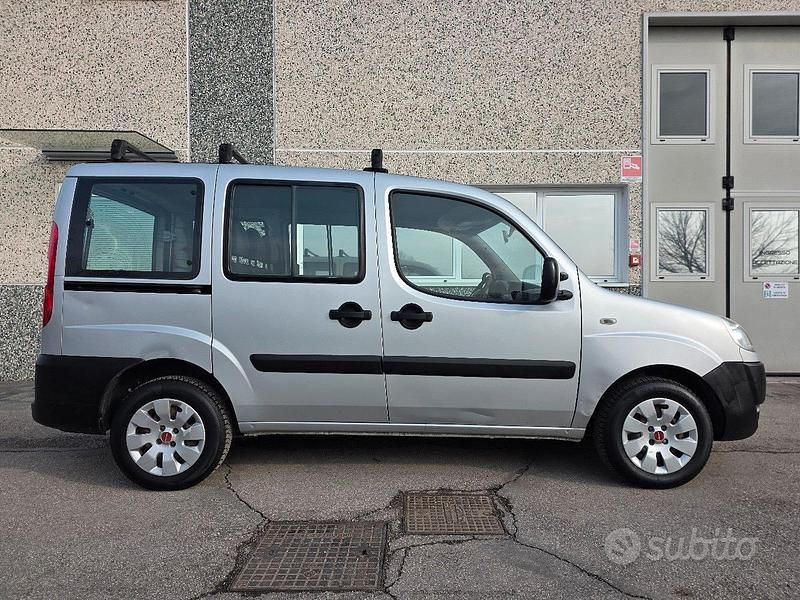 Usata Fiat Doblò 103 CV (75 kW) 2009 Grigio Monovolume