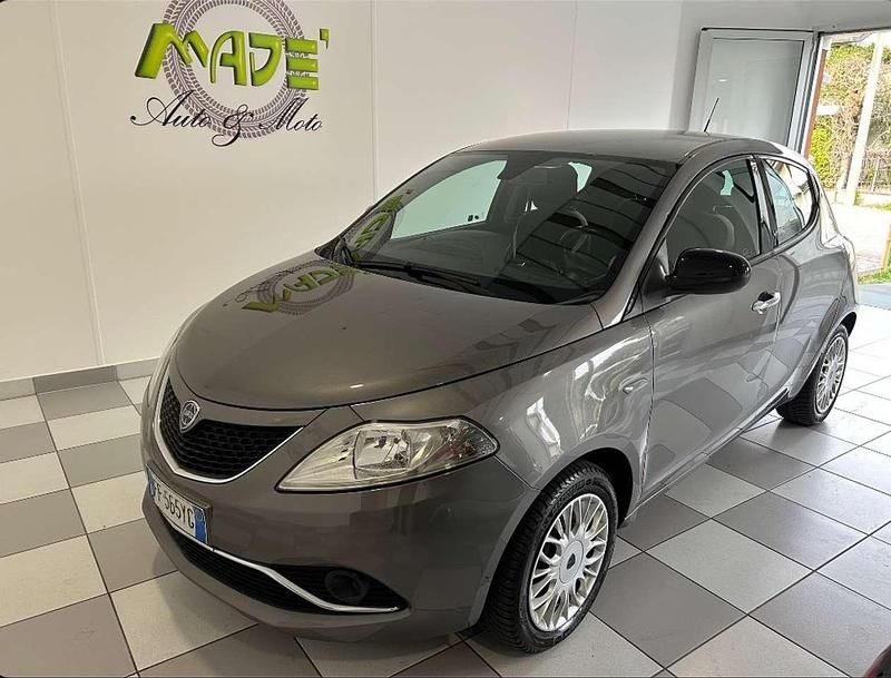 Grigio Usata 2016 Lancia Ypsilon Platinum Due volumi | 6000 € (Ottimo prezzo) - Immagine 1/4