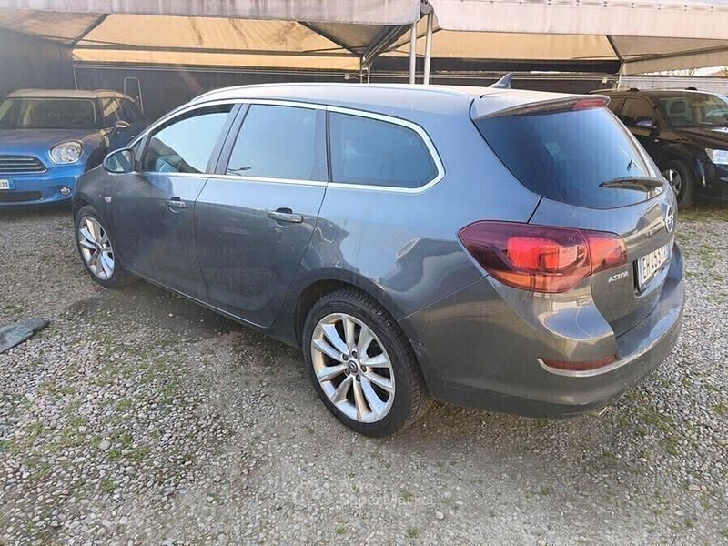Usata Opel Astra Cosmo 179 CV (131 kW) 2011 Grigio Station wagon