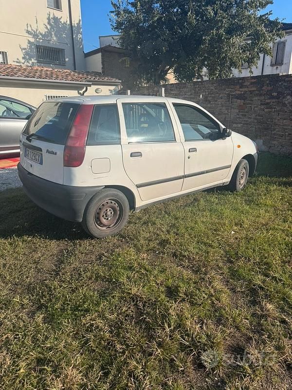 Usata 1997 Fiat Punto S Tre volumi | 1000 € - Immagine 1/4