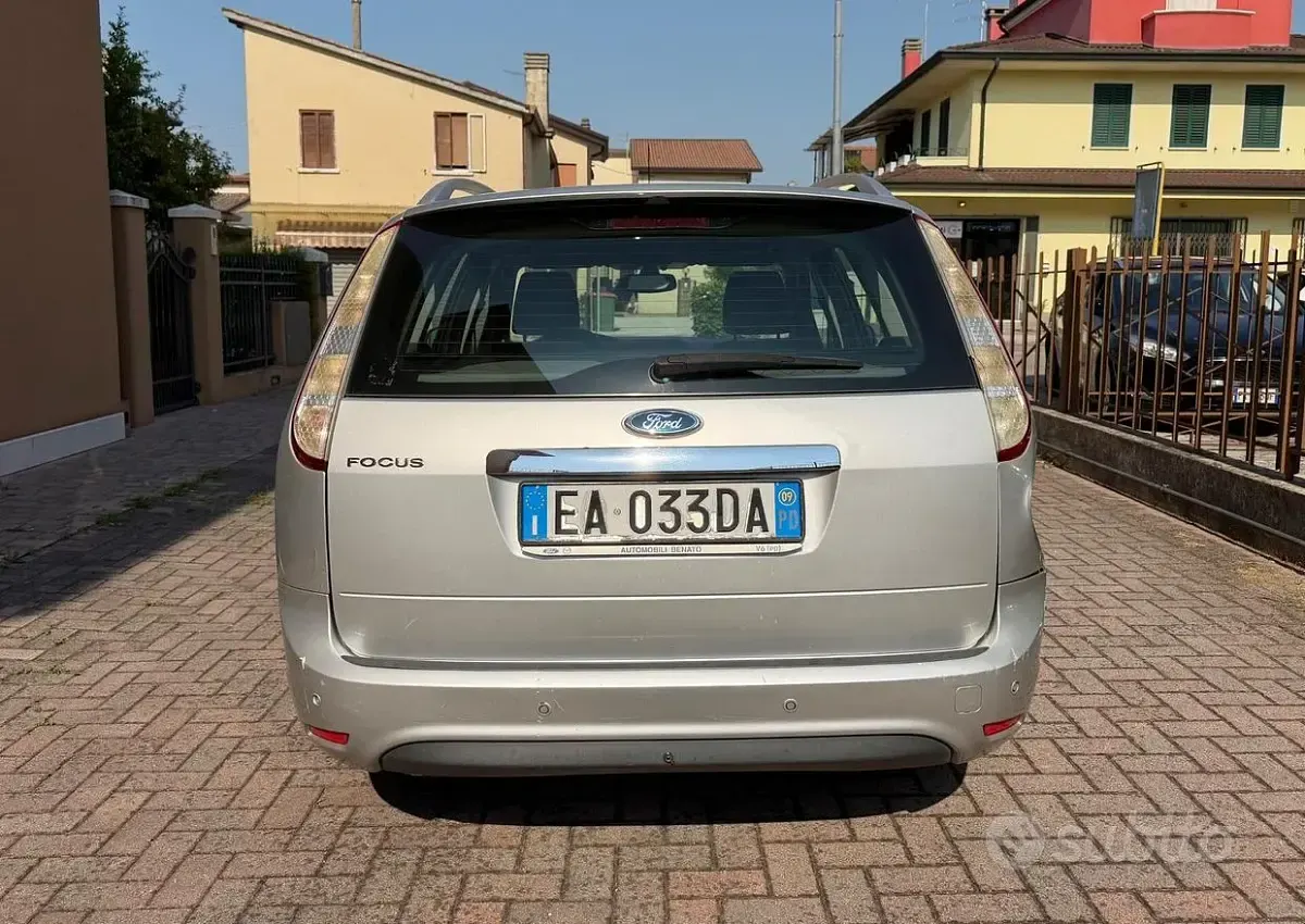 Usata Ford Focus 141 CV (103 kW) 2009 Grigio Station wagon