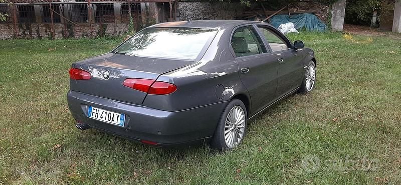 Usata Alfa Romeo 166 220 CV (161 kW) 2004 Grigio Berlina