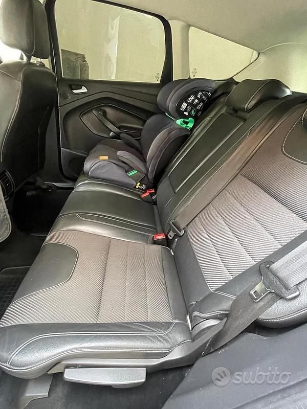 Usata Ford Kuga 115 CV (84 kW) 2015 Grigio SUV