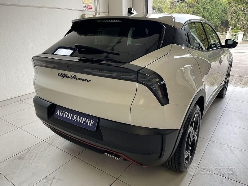 Usata Alfa Romeo Junior Edizione Speciale 145 CV (106 kW) 2025 Bianco SUV