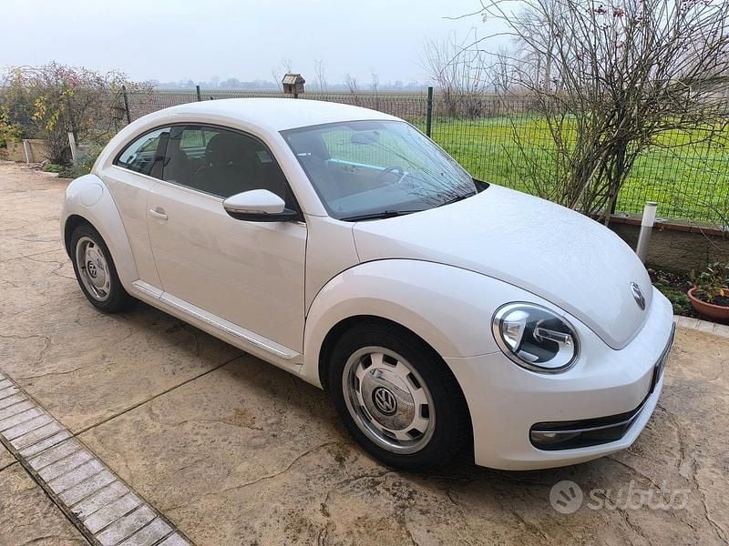 Usata VW Beetle 105 CV (77 kW) 2012 Bianco Utilitaria