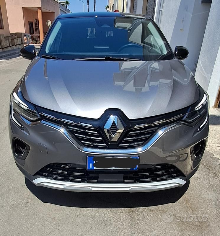Usata Renault Captur 145 CV (106 kW) 2022 Grigio SUV