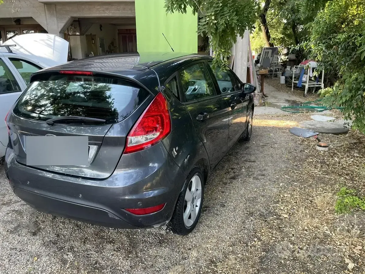 Usata Ford Fiesta 90 CV (66 kW) 2010 Nero Utilitaria