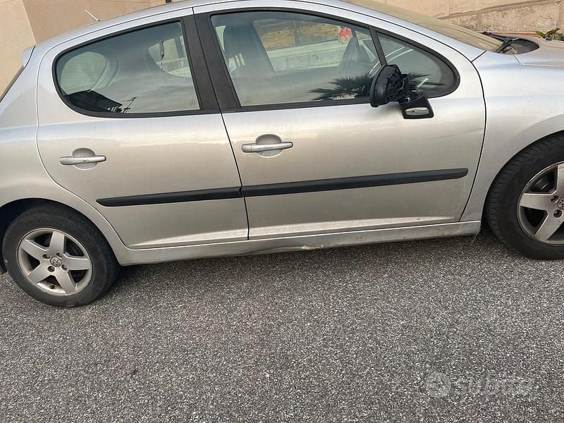 Usata Peugeot 207 75 CV (55 kW) 2008 Grigio Utilitaria