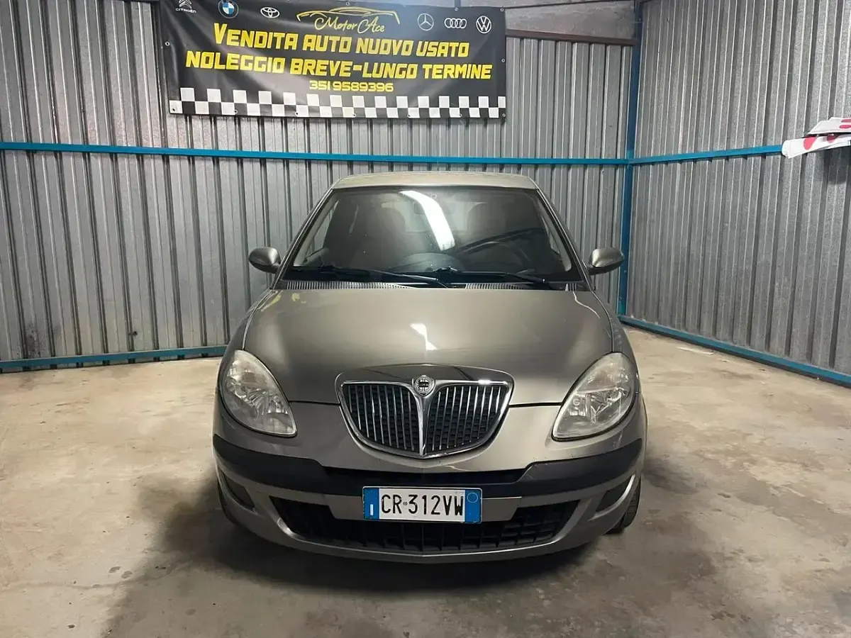 Usata Lancia Ypsilon 60 CV (44 kW) 2004 Grigio Utilitaria