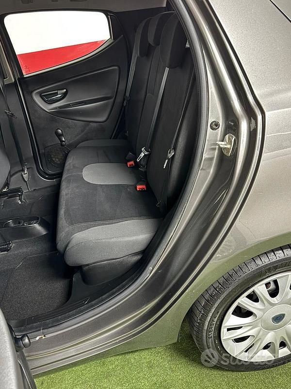 Usata Lancia Ypsilon S 80 CV (58 kW) 2012 Grigio Utilitaria