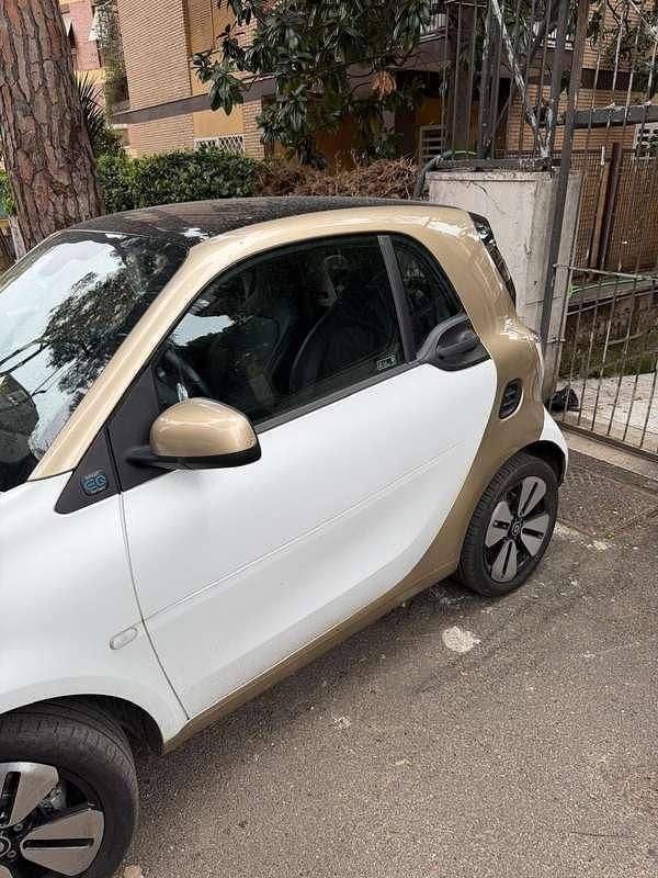 Usata Smart ForTwo Coupé 41 kW (56 CV) 2023 Argento Utilitaria