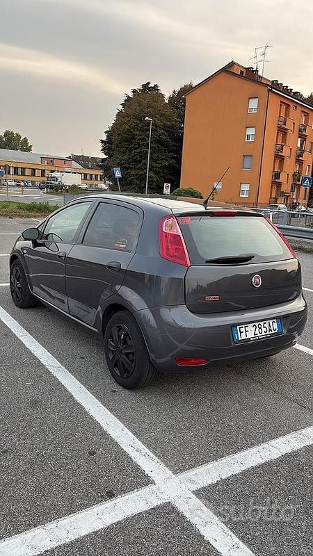 Usata Fiat Grande Punto 65 CV (47 kW) 2016 Grigio Utilitaria