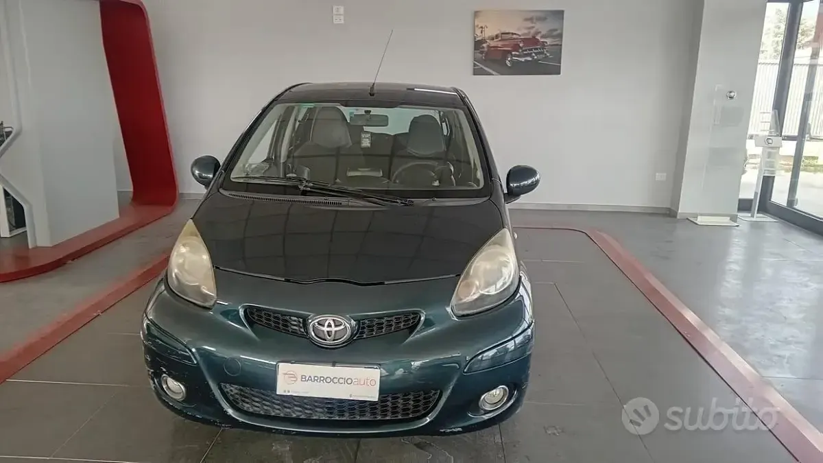 Usata Toyota Aygo 68 CV (50 kW) 2011 Grigio Utilitaria