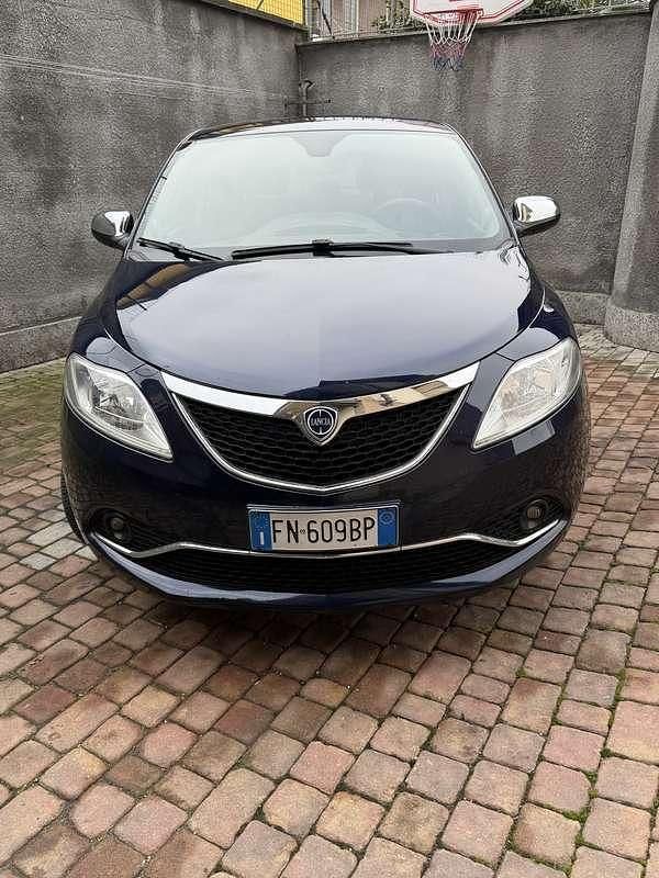 Blu/azzurro Usata 2018 Lancia Ypsilon S Utilitaria | 8000 € (Ottimo prezzo) - Immagine 1/4