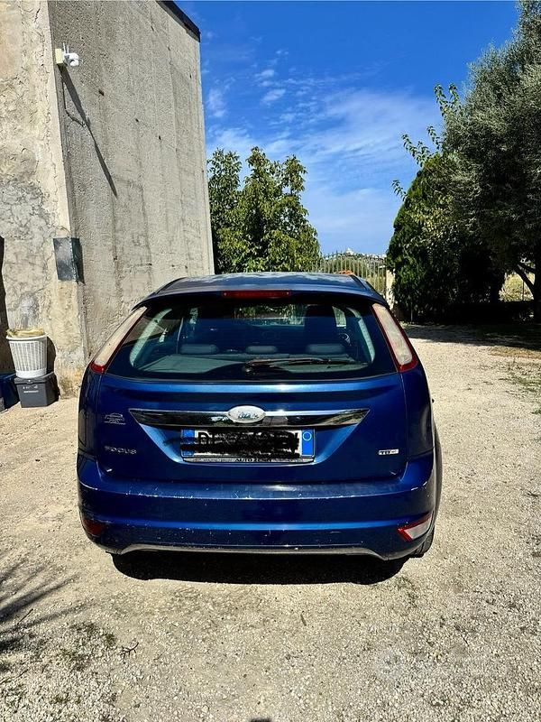 Usata Ford Focus 100 CV (73 kW) 2008 Blu Berlina
