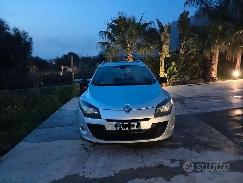 Usata Renault Mégane GrandTour 110 CV (80 kW) 2011 Grigio Station wagon