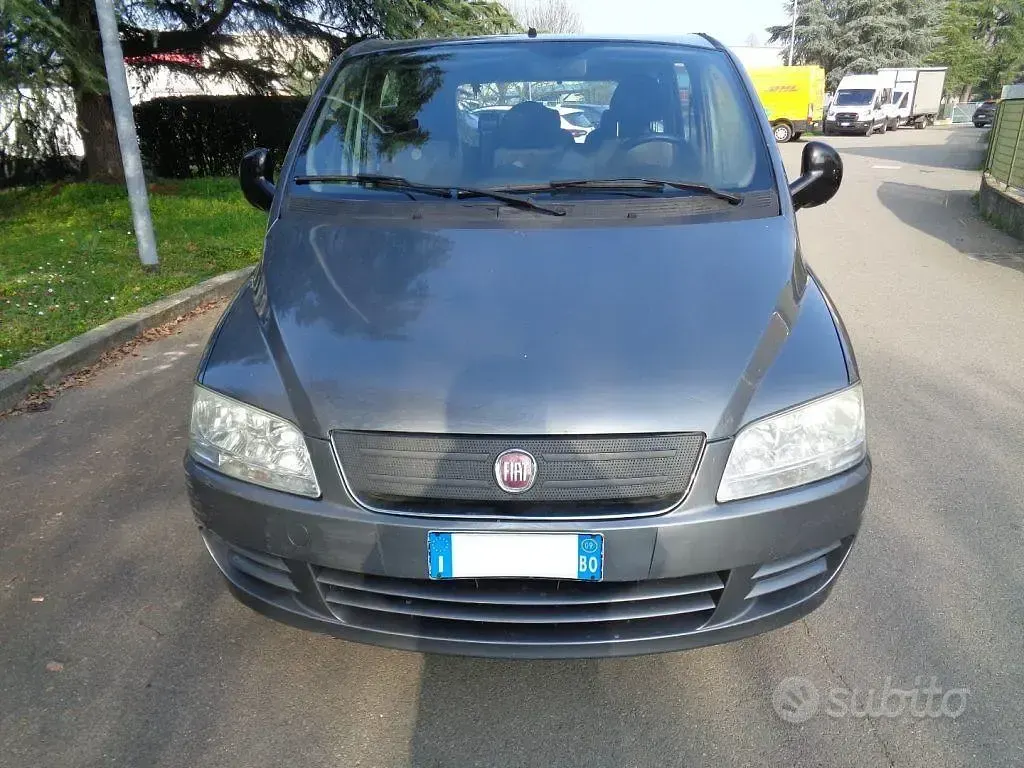 Käytetty Fiat Multipla Dynamic 103 HP (75 kW) 2009 Harmaa Tila-auto