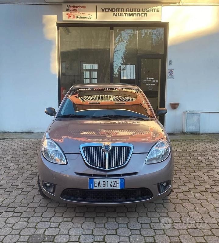 Usata Lancia Ypsilon 77 CV (56 kW) 2010 Viola Utilitaria