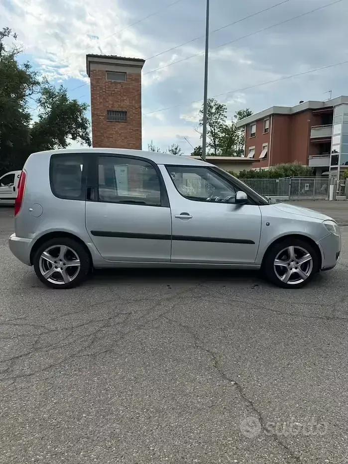 Usata Skoda Roomster 85 CV (62 kW) 2010 Grigio Monovolume