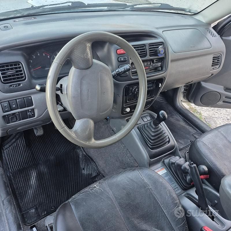 Usata Suzuki Grand Vitara 109 CV (80 kW) 2001 Grigio SUV