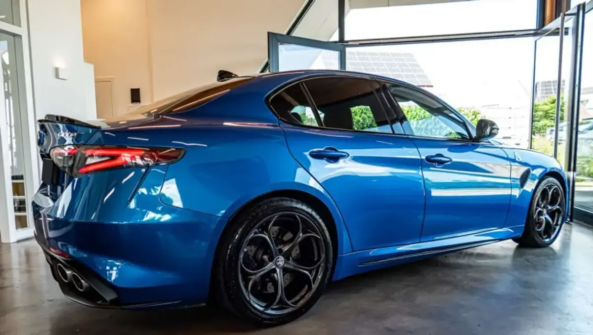 Usata Alfa Romeo Giulia Quadrifoglio 519 CV (381 kW) 2024 Blu/azzurro Berlina