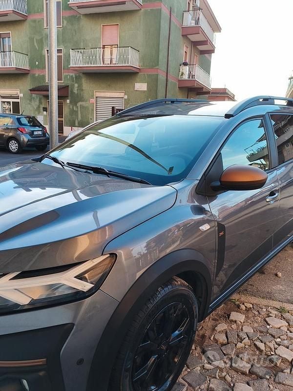 Usata Dacia Jogger Extreme 91 CV (66 kW) 2023 Grigio Monovolume