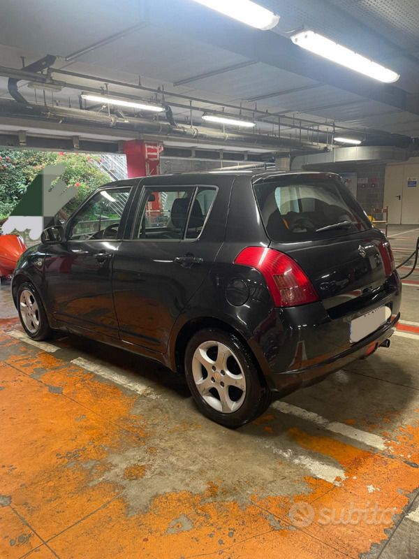 Nero Usata 2006 Suzuki Swift Due volumi | 2700 € - Immagine 1/4