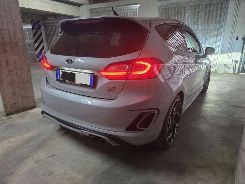 Usata Ford Fiesta ST 205 CV (150 kW) 2019 Grigio Utilitaria