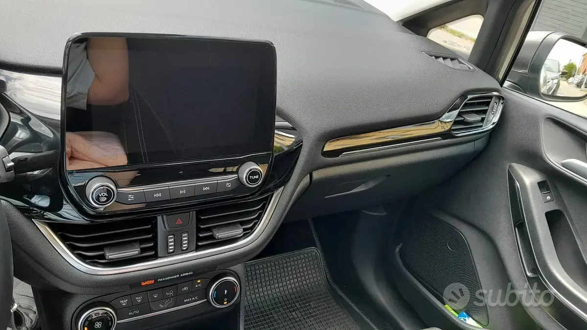 Usata Ford Fiesta Titanium 75 CV (55 kW) 2023 Grigio Utilitaria