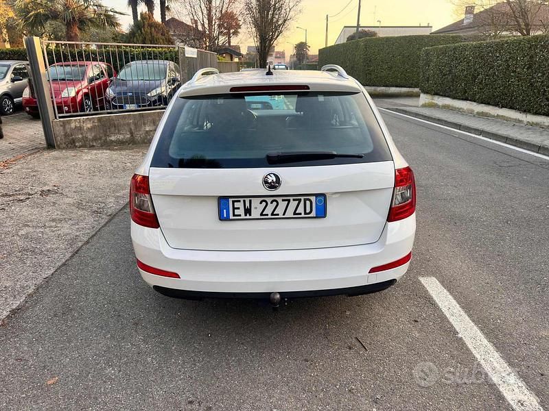 Usata Skoda Octavia Elegance 105 CV (77 kW) 2014 Bianco Station wagon