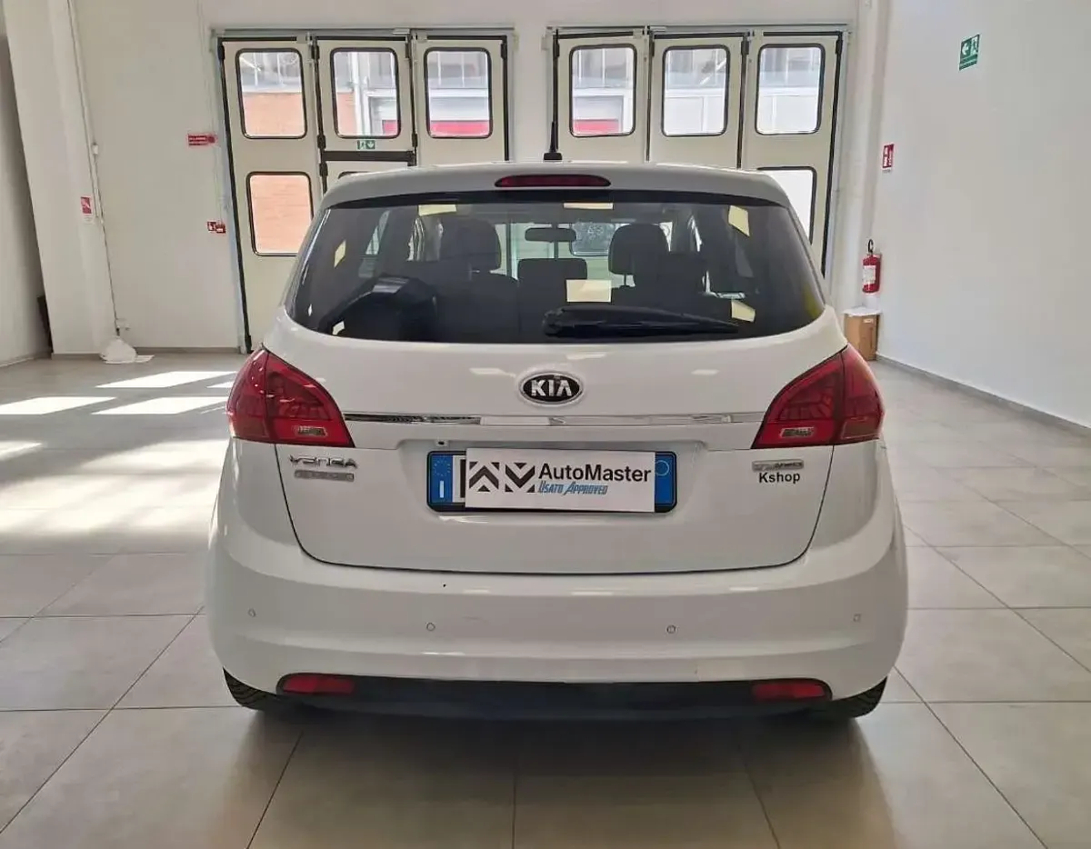 Usata Kia Venga 90 CV (66 kW) 2015 Bianco Utilitaria