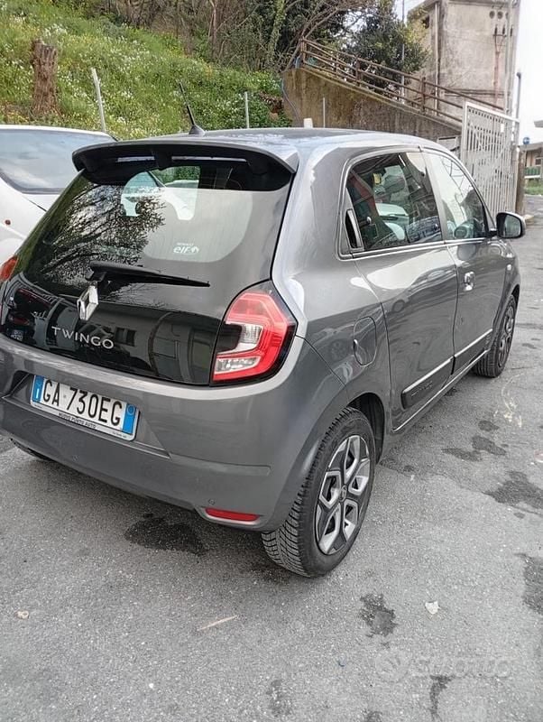Usado Renault Twingo 90 HP (66 kW) 2019 Cinzento Citadino