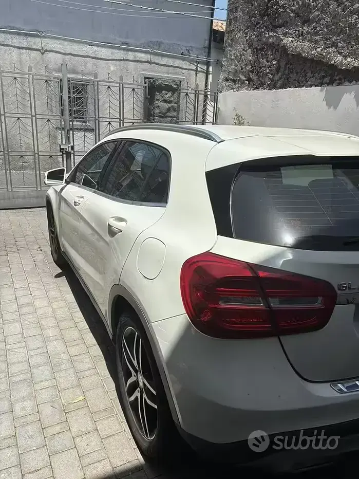 Usata Mercedes GLA200 136 CV (100 kW) 2015 Bianco SUV
