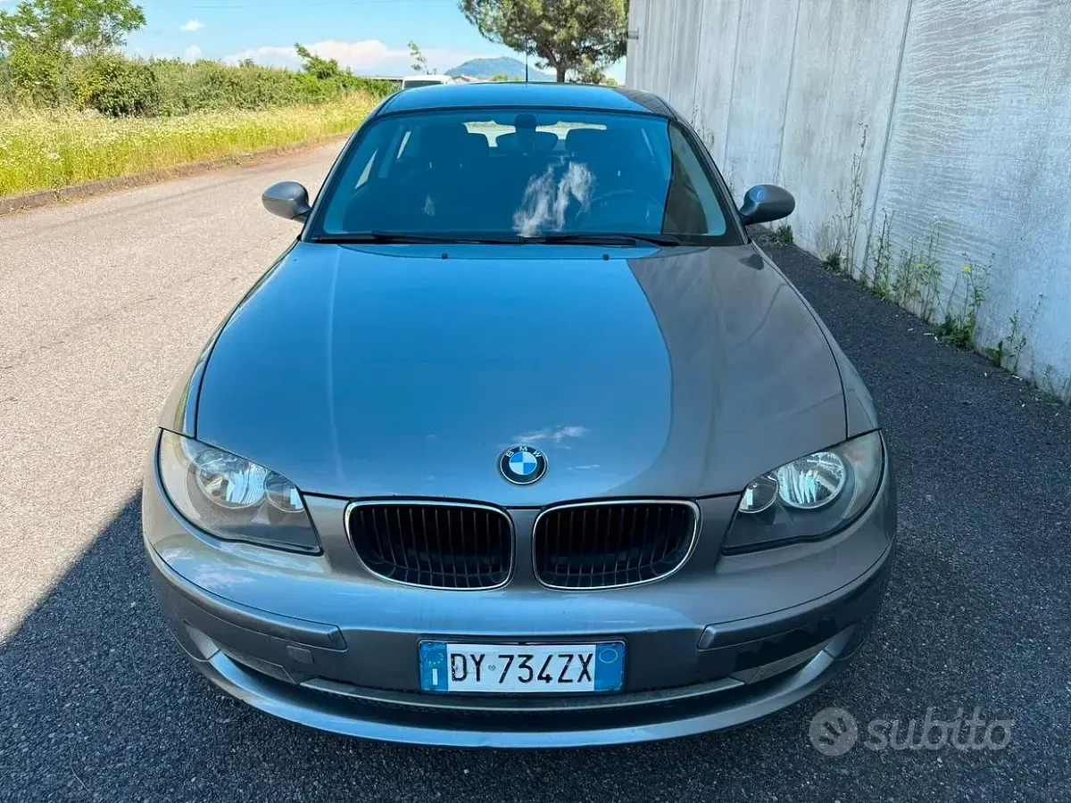 Usata BMW 118 143 CV (105 kW) 2009 Grigio Utilitaria