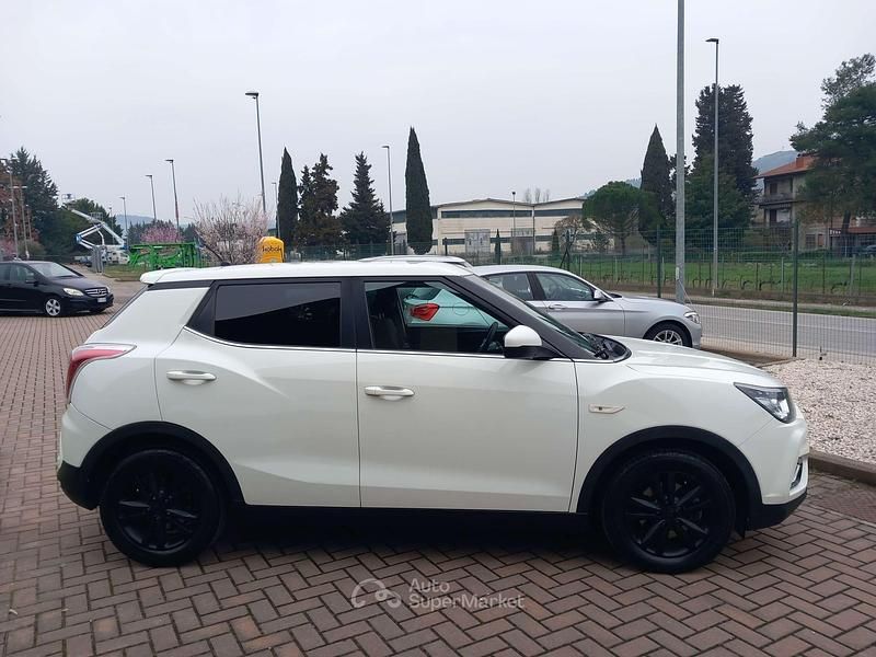 Usata Ssangyong (KGM) Tivoli 116 CV (85 kW) 2018 Bianco SUV
