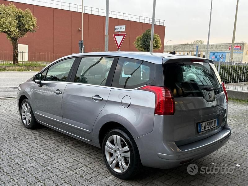 Usata Peugeot 5008 115 CV (84 kW) 2014 Grigio Monovolume