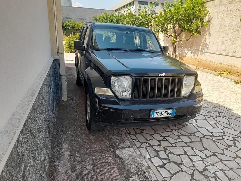 Nero Usata 2009 Jeep Cherokee SUV | 2800 € (Super prezzo) - Immagine 1/4
