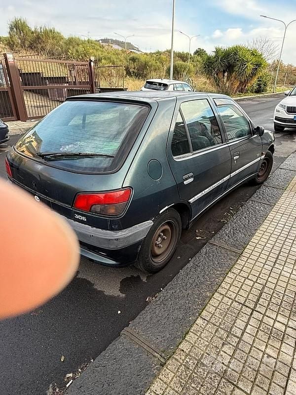 Usata Peugeot 306 88 CV (64 kW) 1997 Verde Berlina