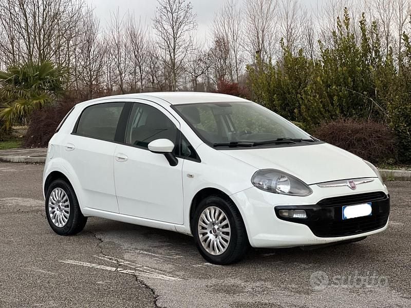 Usata Fiat Punto Evo Dynamic 77 CV (56 kW) 2011 Bianco Utilitaria