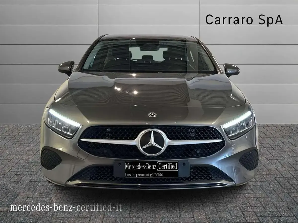 Usata Mercedes A180 Advanced 116 CV (85 kW) 2023 Grigio montagna Berlina