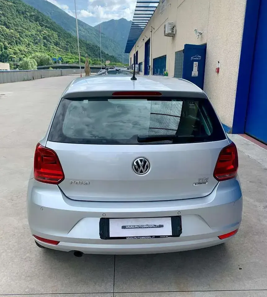 Usata VW Polo 90 CV (66 kW) 2016 Argento metallizzato Berlina