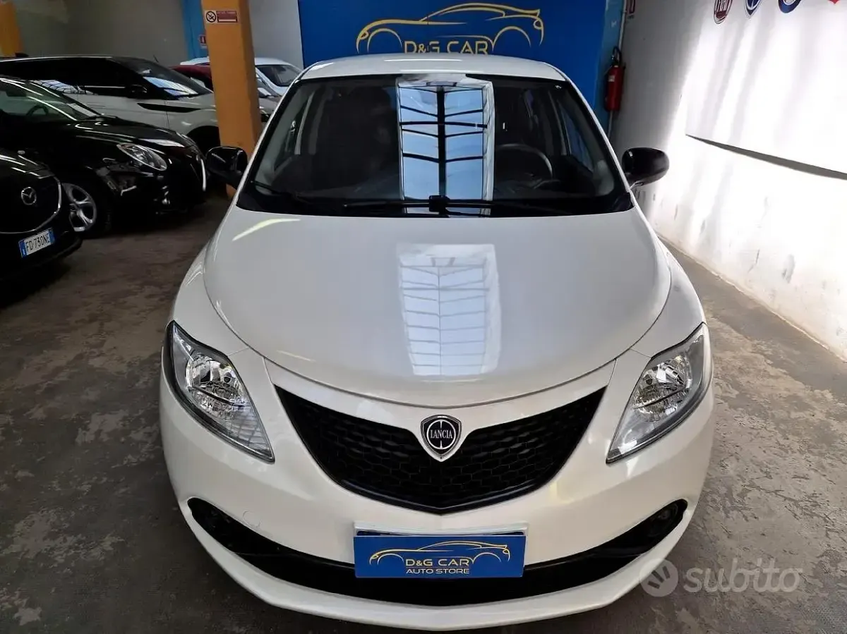 Usata Lancia Ypsilon Gold 69 CV (50 kW) 2019 Bianco Utilitaria