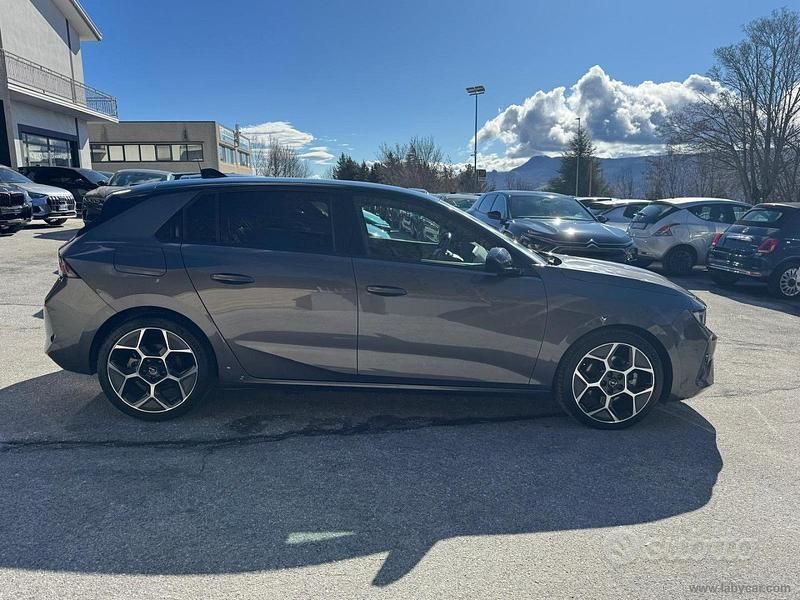 Usata Opel Astra 131 CV (96 kW) 2024 Grigio Berlina