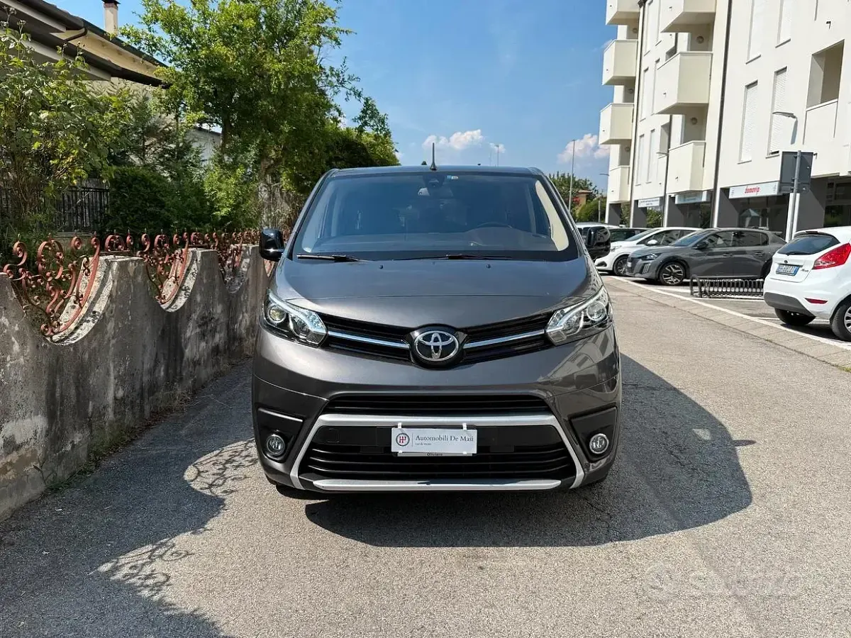 Usata Toyota Proace Verso Edition 177 CV (130 kW) 2023 Grigio Station wagon