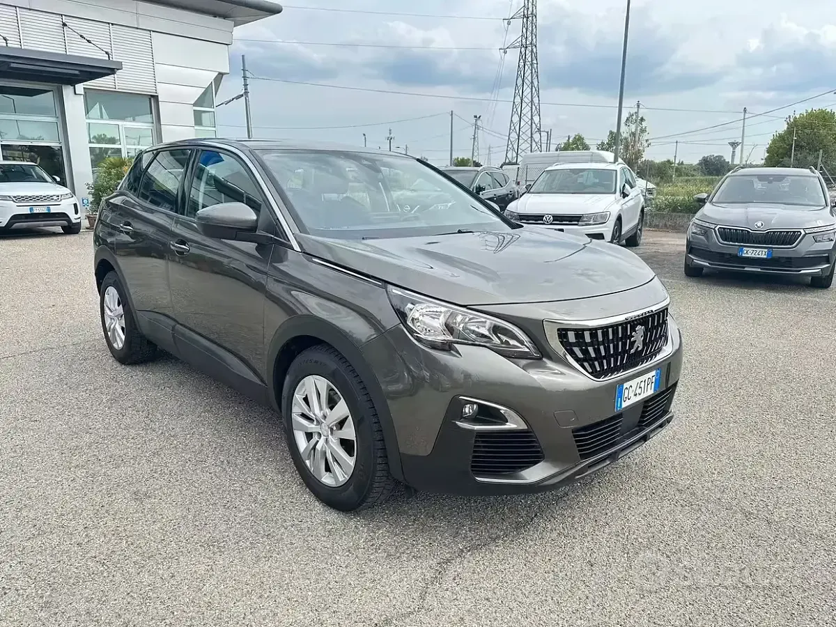 Usata Peugeot 3008 Business-Line 131 CV (96 kW) 2020 Verde SUV