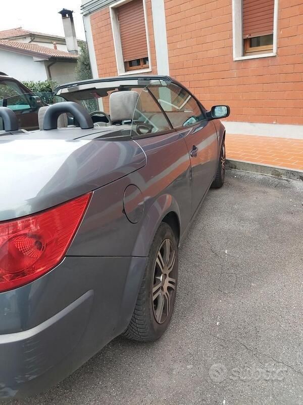 Usata Renault Mégane Cabriolet 106 CV (77 kW) 2007 Grigio Cabrio