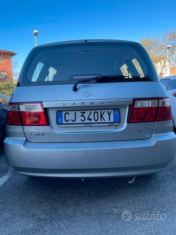 Usata Kia Carens Comfort 112 CV (82 kW) 2003 Grigio Monovolume