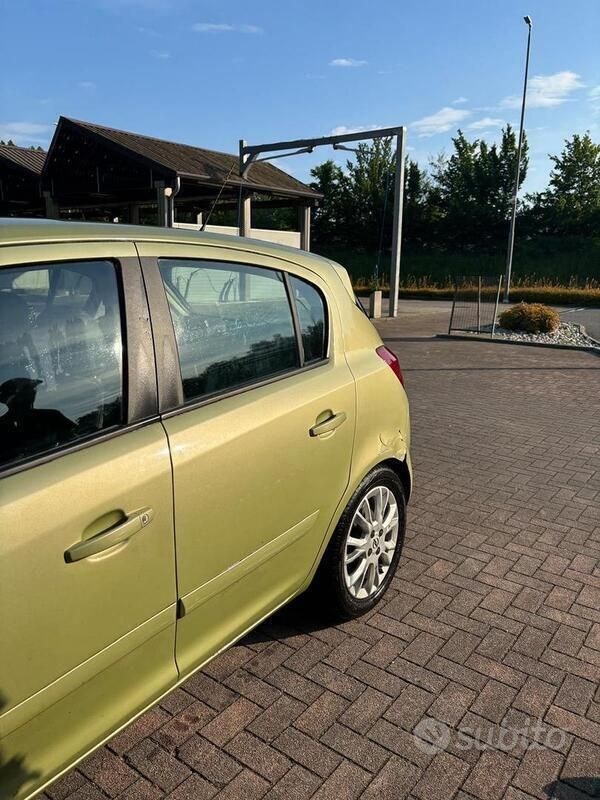 Usata Opel Corsa 80 CV (58 kW) 2007 Verde Utilitaria